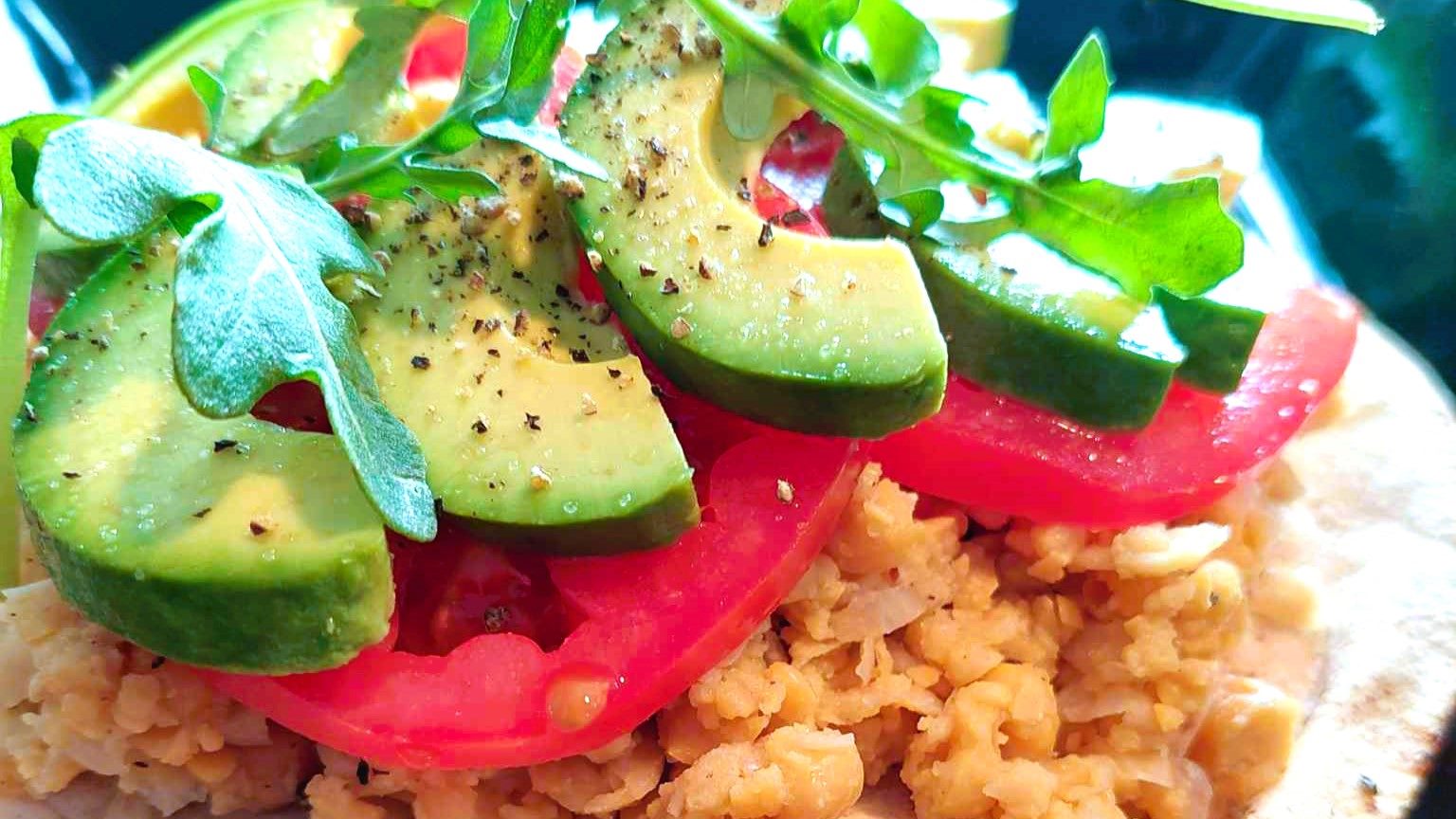 Chickpea Avocado Wrap (10 Min, Vegan)